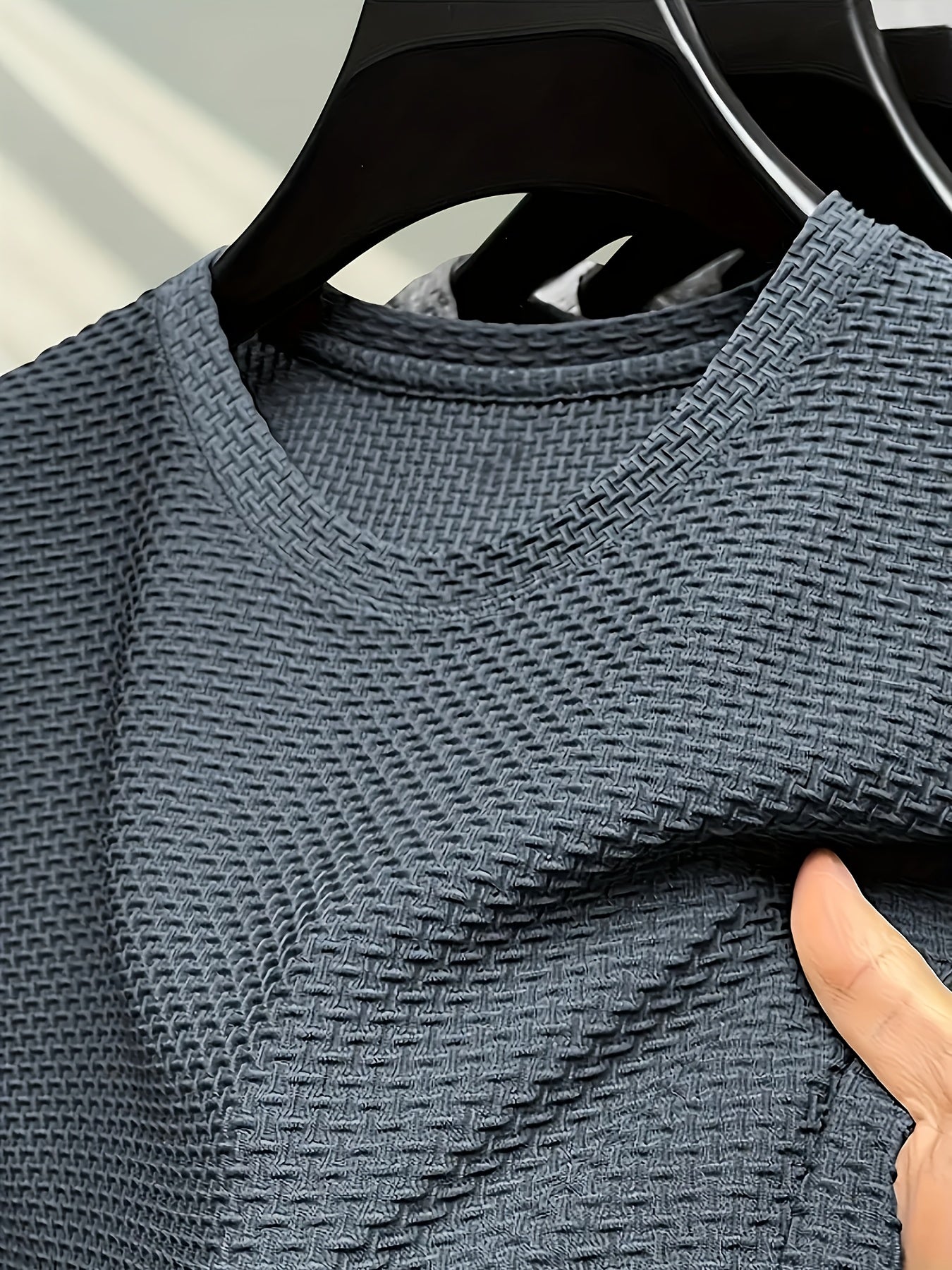 Męski teksturowany T-shirt z okrągłym dekoltem i krótkim rękawem