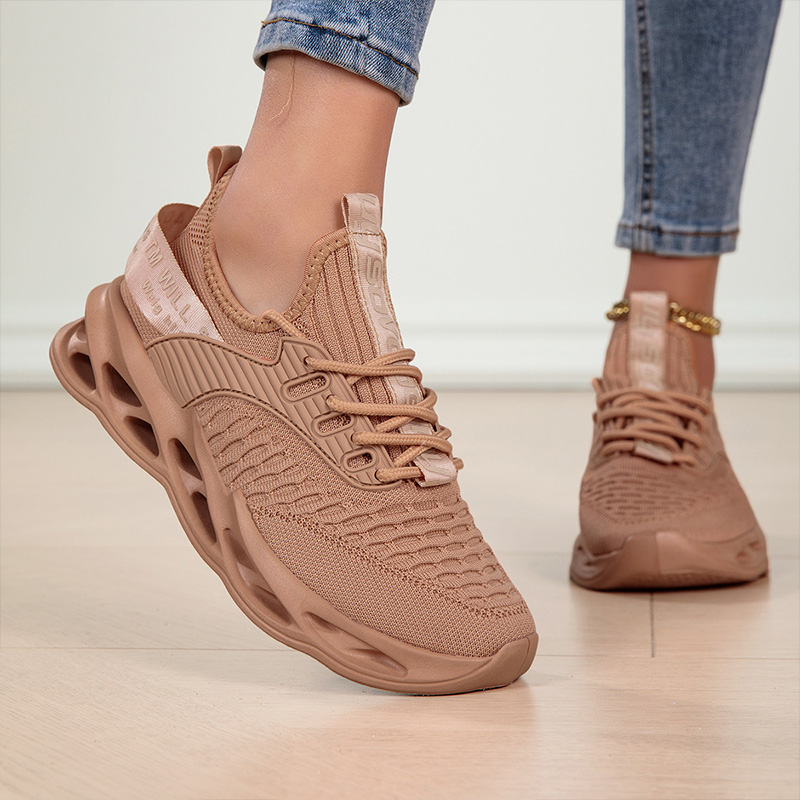 Damskie sneakersy sportowe na sznurówki z profilowaną podeszwą