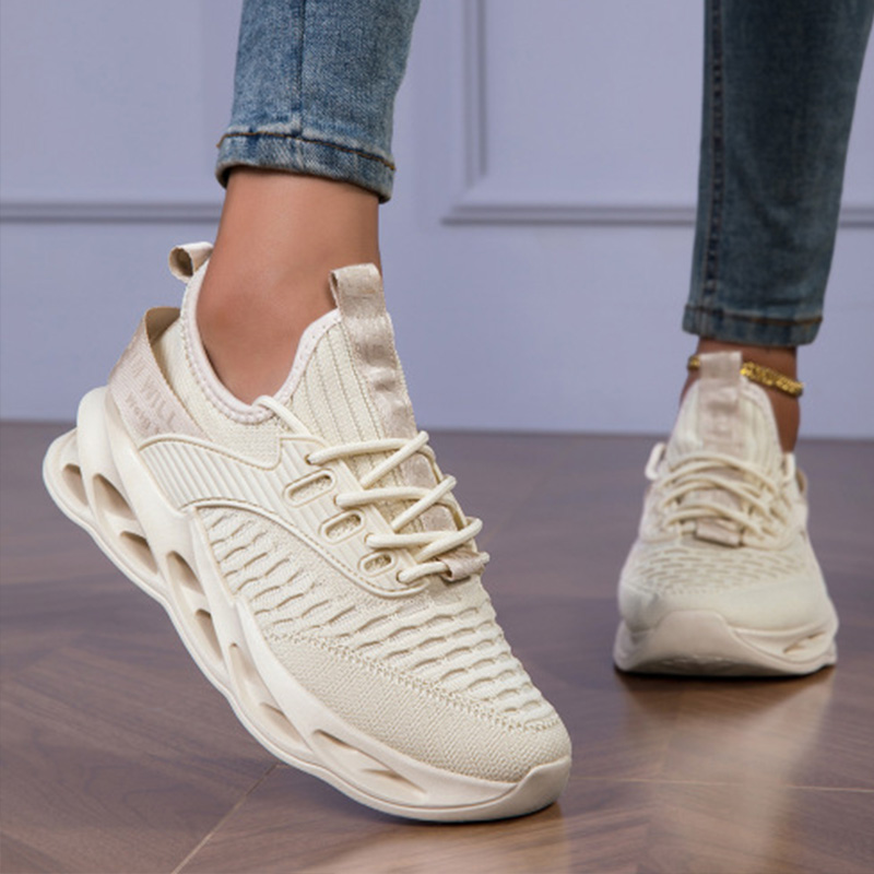 Damskie sneakersy sportowe na sznurówki z profilowaną podeszwą