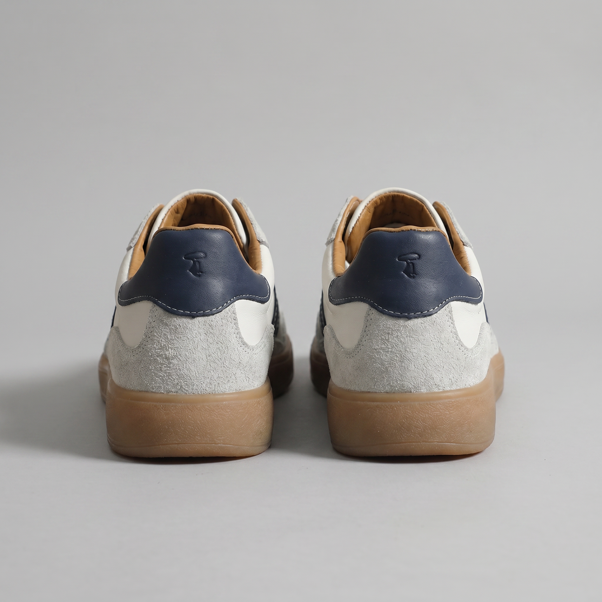 Męskie sneakersy retro z paskami, sznurowaniem i płaską podeszwą