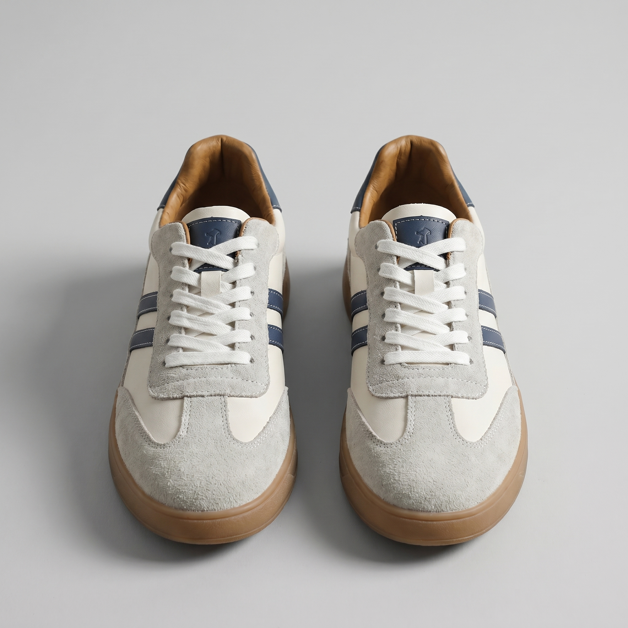 Męskie sneakersy retro z paskami, sznurowaniem i płaską podeszwą