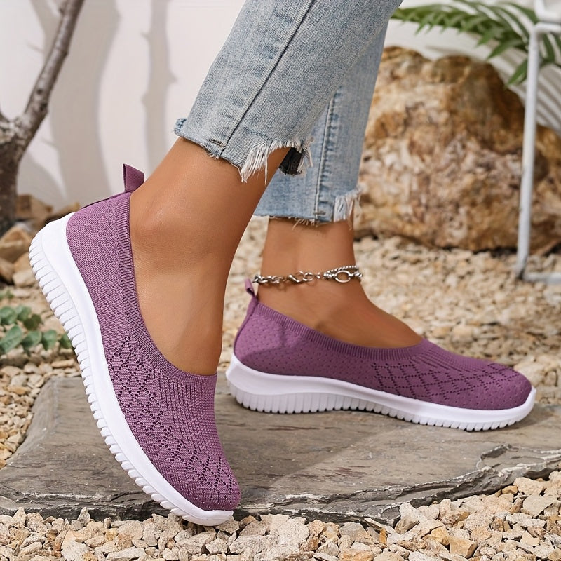 Damskie buty wsuwane z geometrycznym wzorem i białą płaską podeszwą