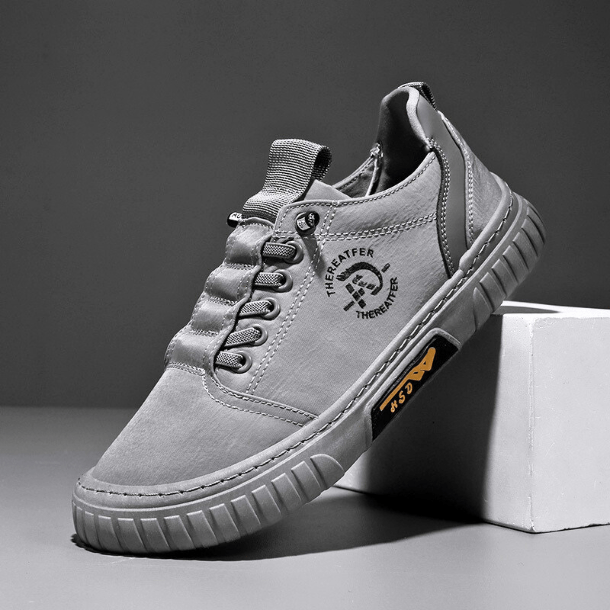 Męski sneaker miejski ze sznurowaniem i grubą płaską podeszwą